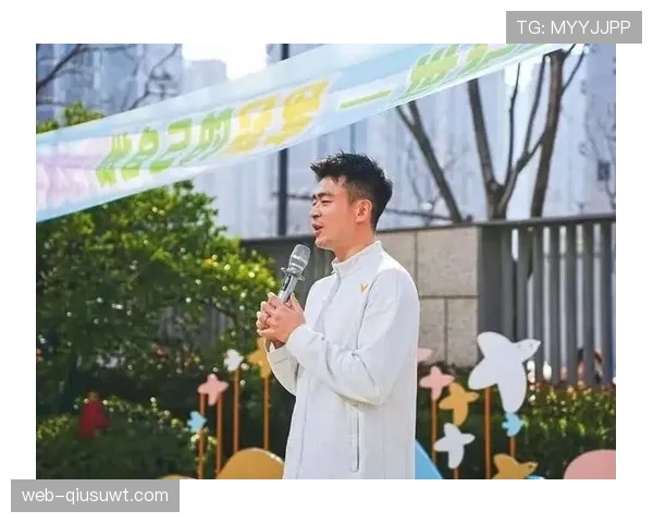 郑思维手里那张卡刷一次能把我两个月工资清空